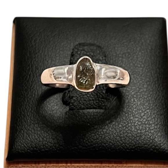 925 Sterling Silver Jewelry - Artisan Sterling Silver Teardrop Moldavite Ring Size 6.25